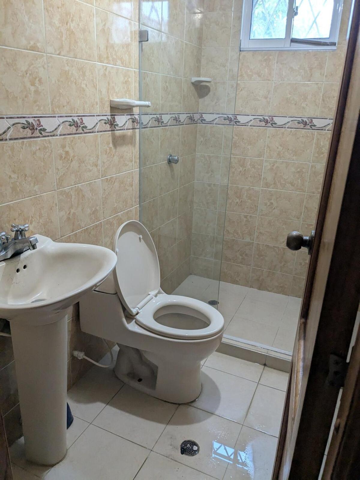 Habitación en casa particular Me Quedo Aqui, Casa Cerca Del Aeropuerto De Cartagena!